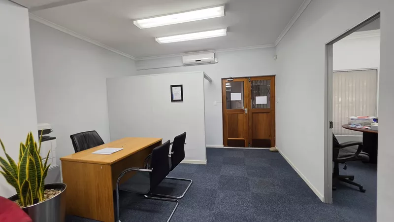 210 m² Office for sale in Bellville, Old Dutch Square (photo 12)