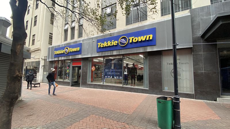 768 m² Retail Property to let in Cape Town City Centre/CBD, Salga House (photo 3)