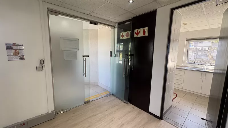 254 m² Office to let in Tyger Valley, 2 Bella Rosa (photo 21)