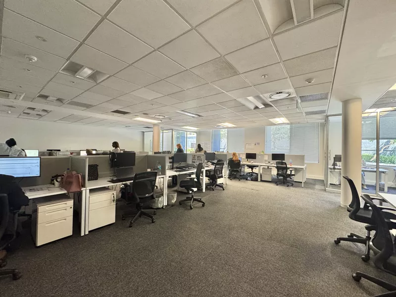 260 m² Office to let in Waterfront, Merchant House (photo 5)