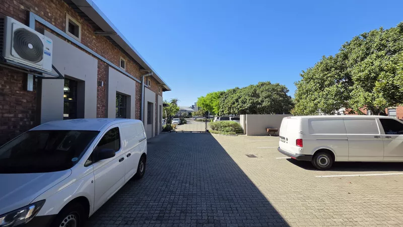 1 085 m² Office for sale in Century City, 13 Edison Way (photo 8)