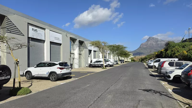 186 m² Office to let in Brooklyn, Northgate Business Park (photo 2)