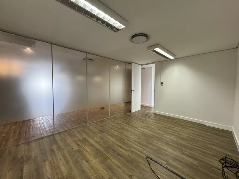 1 950 m² Office for sale in Tyger Valley, Biella Building (photo 14)