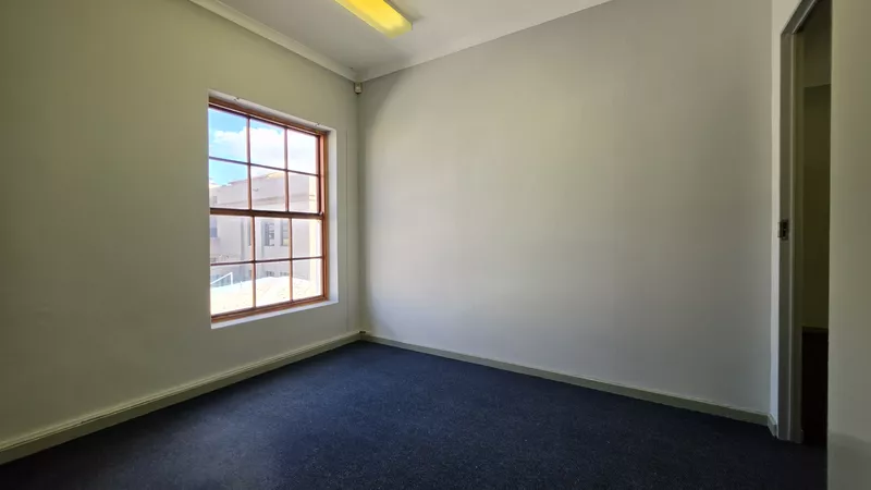 119 m² Office for sale in Bellville, Old Dutch Square (photo 17)