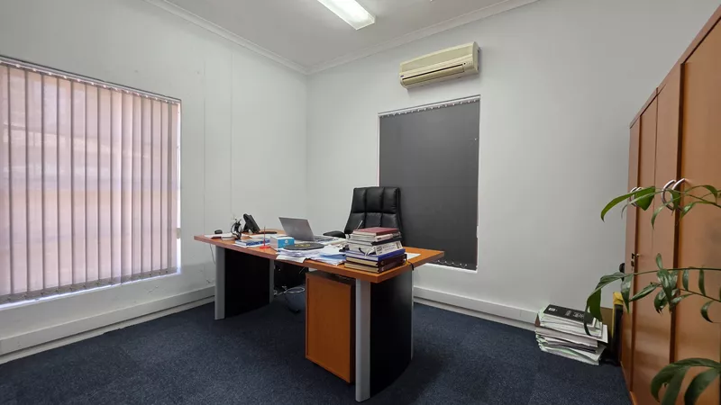 115 m² Office for sale in Bellville, Old Dutch Square (photo 14)