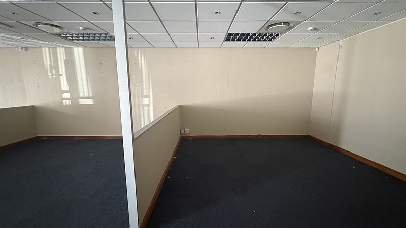 151 m² Retail property to let in Tyger Valley, The Bridge Retail Centre (photo 18)