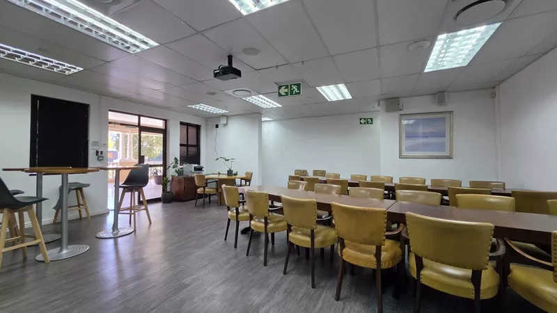 210 m² Office to let in Waterford Place Office Park, 1 Canal Close (photo 17)