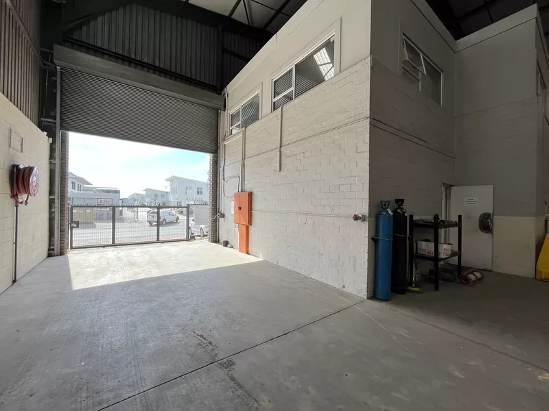 1 300 m² Industrial to let in Parow Industrial, 30 Junction Road (photo 9)