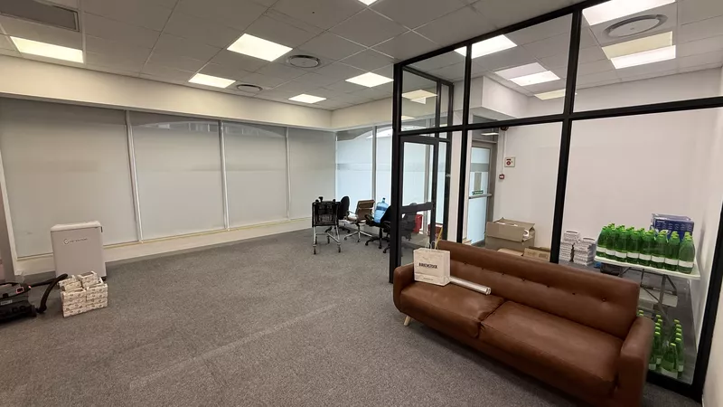 402 m² Office to let in Claremont, 200 On Main (photo 19)