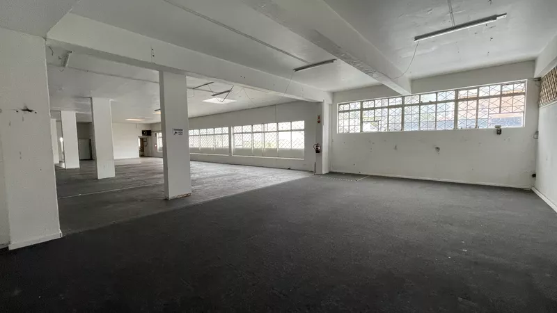 860 m² Property to let in Woodstock, 264 Victoria Road (photo 2)
