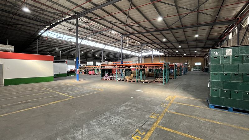 3 197 m² Industrial to let in Ottery, Independence Square (photo 4)