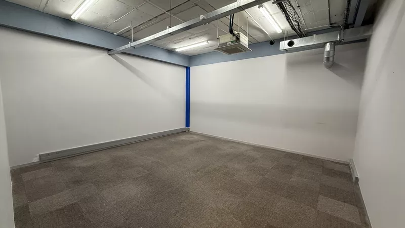 2 300 m² Office to let in Observatory, Deneb House (photo 30)