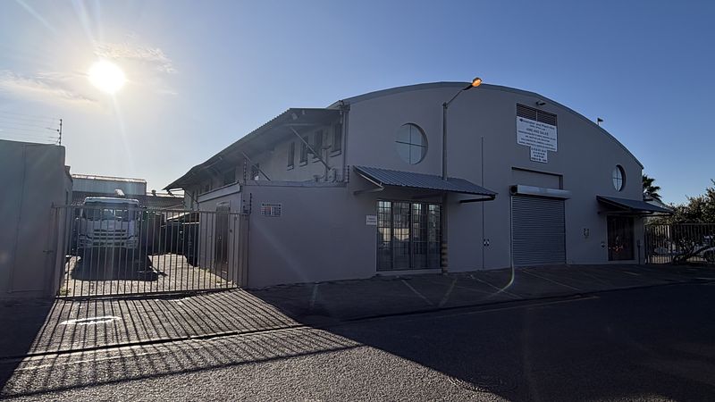 1 111 m² Industrial to let in Paarden Eiland, 5 Louis Glassman Road (photo 1)