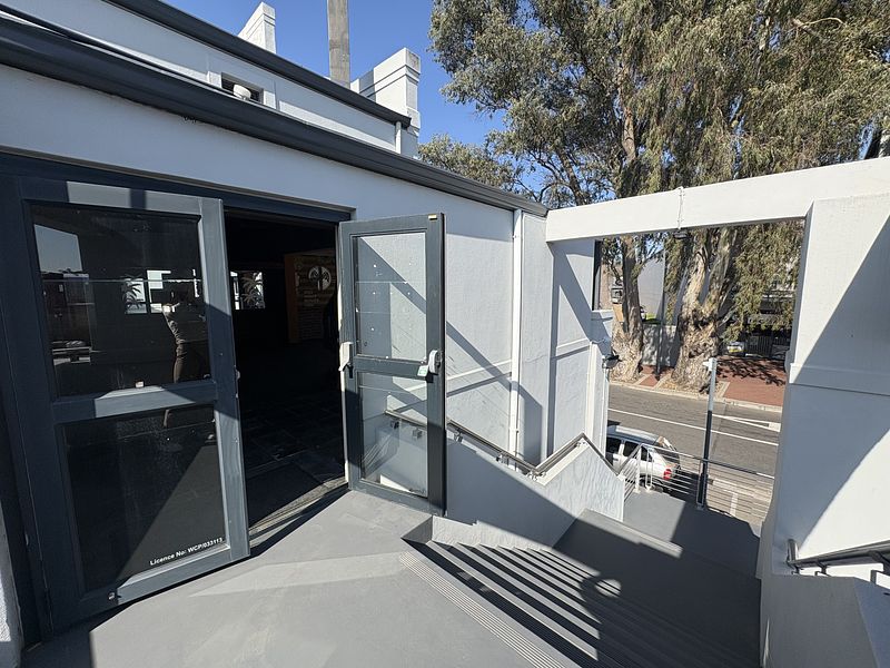 589 m² Retail property to let in Durbanville, Village Square (photo 17)