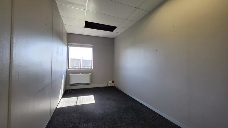 182 m² Office to let in Tyger Valley, Tijger Park Building 2 (photo 16)