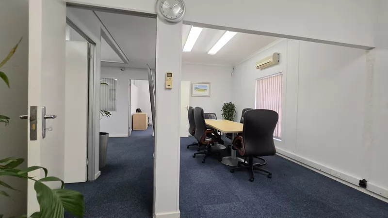 210 m² Office for sale in Bellville, Old Dutch Square (photo 16)