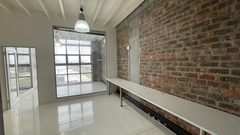 243 m² Office to let in Woodstock, Old Castle Brewery (photo 10)