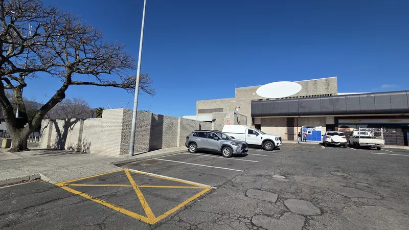 1 300 m² Industrial to let in Paarl, Wamakers Square, Paarl Central (photo 1)