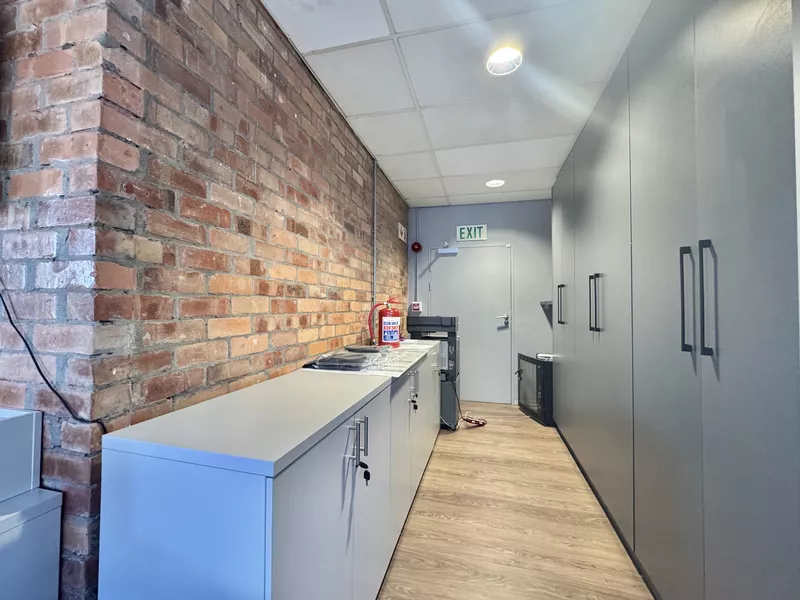190 m² Office to let in De Waterkant, Sovereign Quay (photo 6)