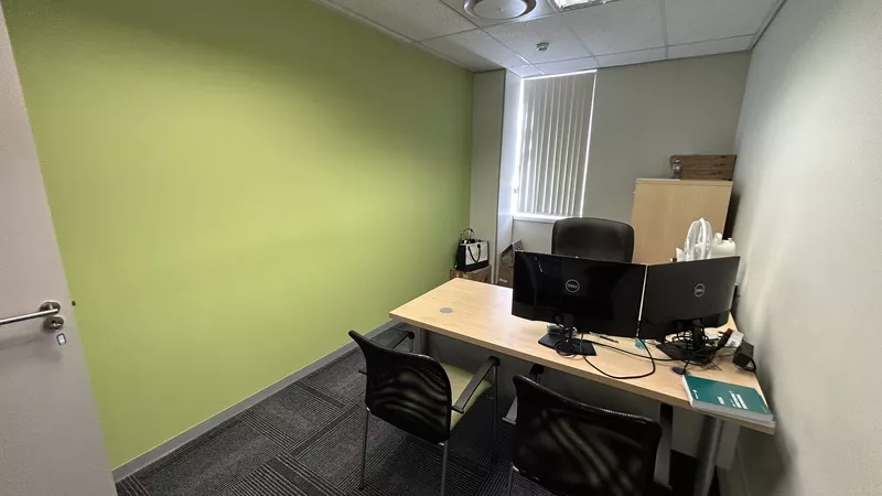 303 m² Office to let in Claremont, Grove Exchange (photo 11)