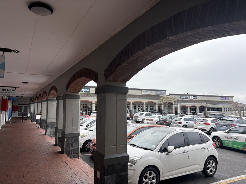 559 m² Retail Property to let in Durbanville, IPIC Shopping Centre Aurora (photo 3)