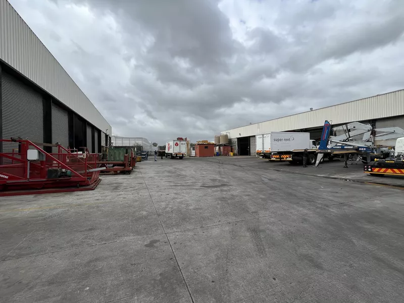 1 928 m² Industrial to let in Parow Industrial, 24 Junction Road (photo 1)