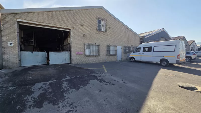500 m² Industrial for sale in Strand, 26 De Kock Street, George Park, Strand (photo 4)
