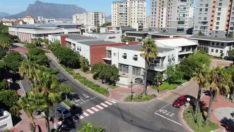 116 m² Office to let in Century City, Hyde Park (photo 2)