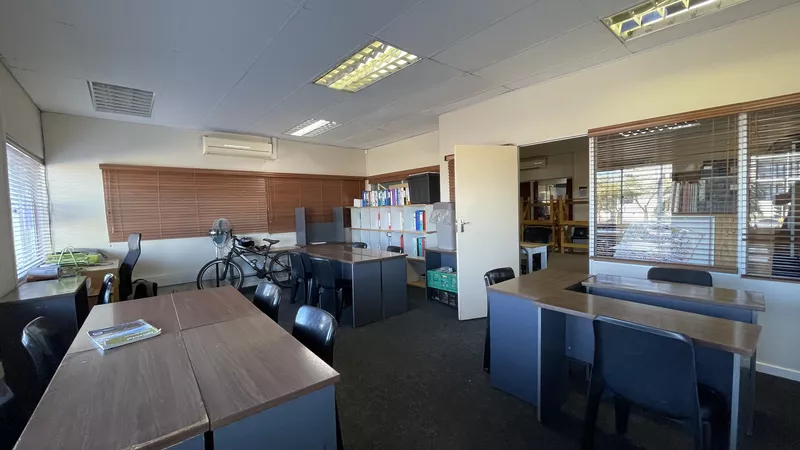 255 m² Office for sale in Table View, 145 on Blaauwberg (photo 9)
