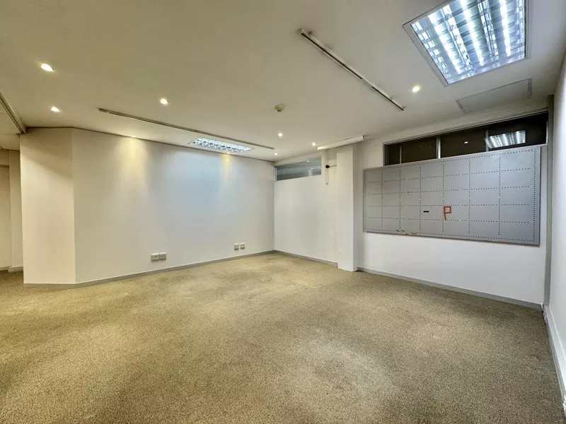 200 m² Office to let in Gardens, 11 Buitensingel Street (photo 13)
