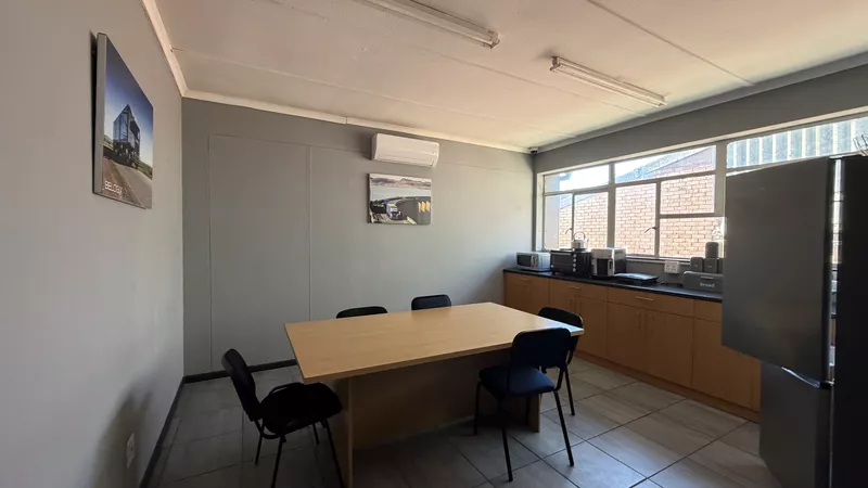 3 813 m² Industrial to let in Brackenfell Industrial, 6 Viben Avenue (photo 24)