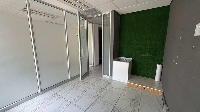 116 m² Office to let in Century City, Hyde Park (photo 16)