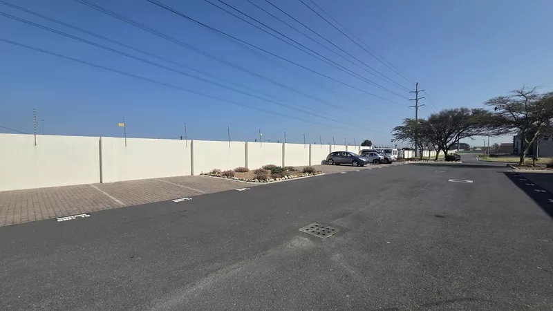 352 m² Industrial to let in Strand, Meerlust Industrial Park (photo 7)
