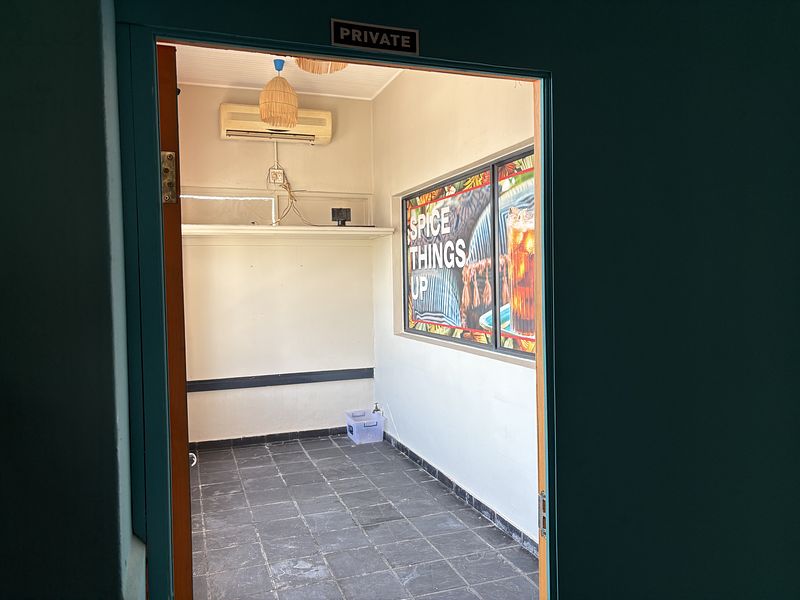 589 m² Retail property to let in Durbanville, Village Square (photo 20)