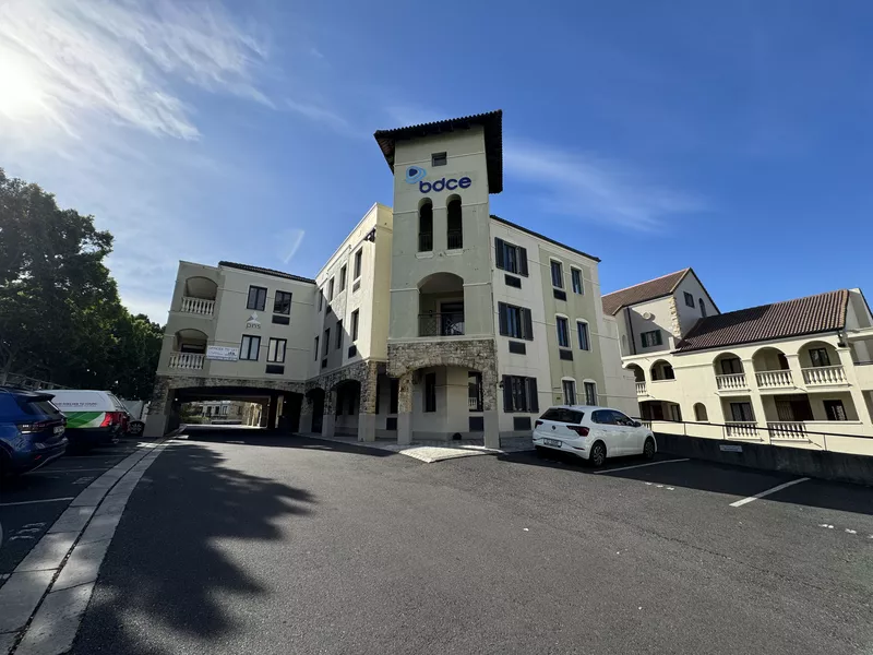 1 950 m² Office for sale in Tyger Valley, Biella Building (photo 1)