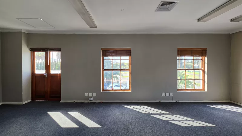 94 m² Office for sale in Bellville, Old Dutch Square (photo 13)