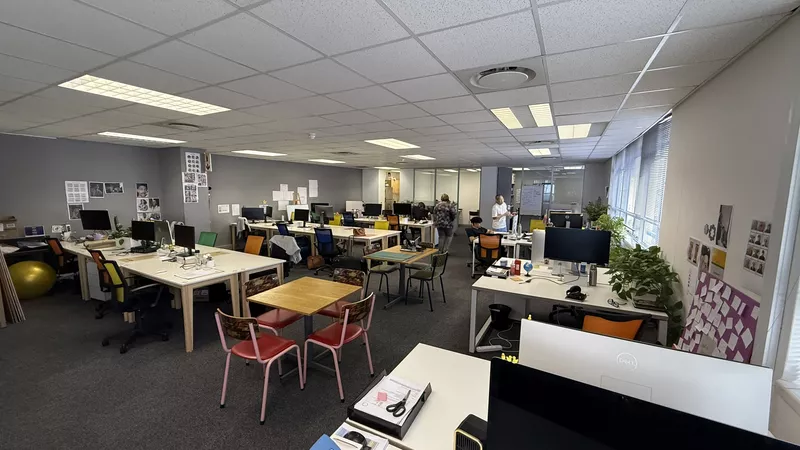 323 m² Office to let in Claremont, Grove Exchange (photo 11)