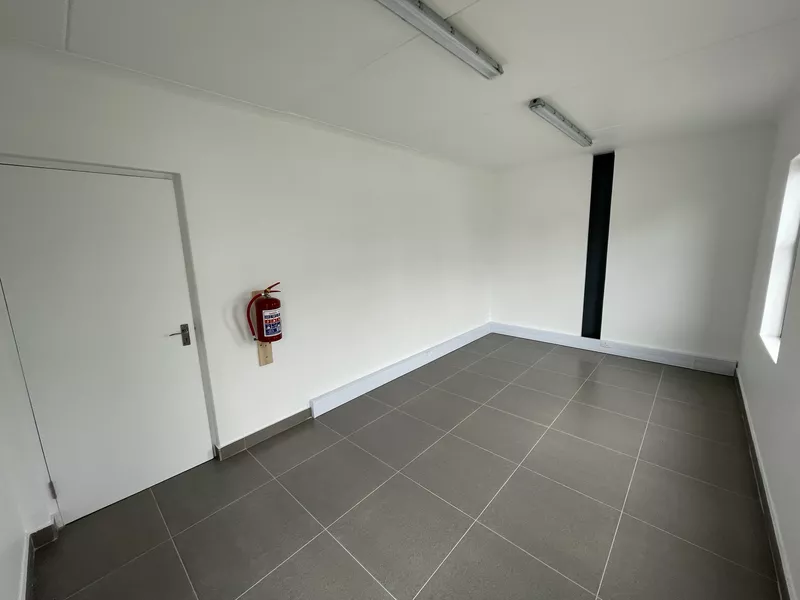 132 m² Industrial for sale in River Park 3, Titan Park (photo 7)