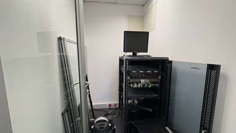 124 m² Office to let in Century City, Eaton House (photo 29)