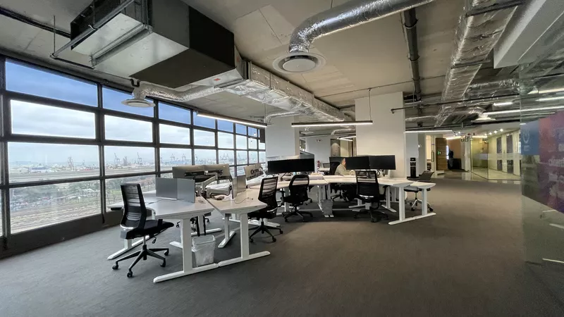 704 m² Office to let in Woodstock, The District (photo 16)