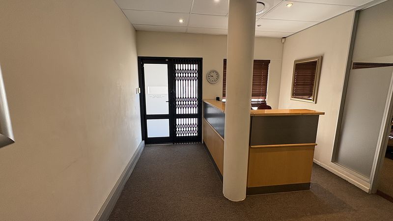 112 m² Office to let in Tyger Waterfront, Canal Edge 4 (photo 4)