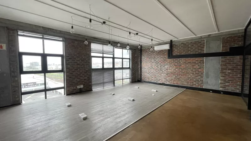 243 m² Office to let in Woodstock, Old Castle Brewery (photo 22)