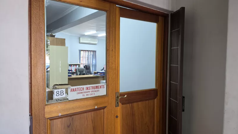 210 m² Office for sale in Bellville, Old Dutch Square (photo 41)
