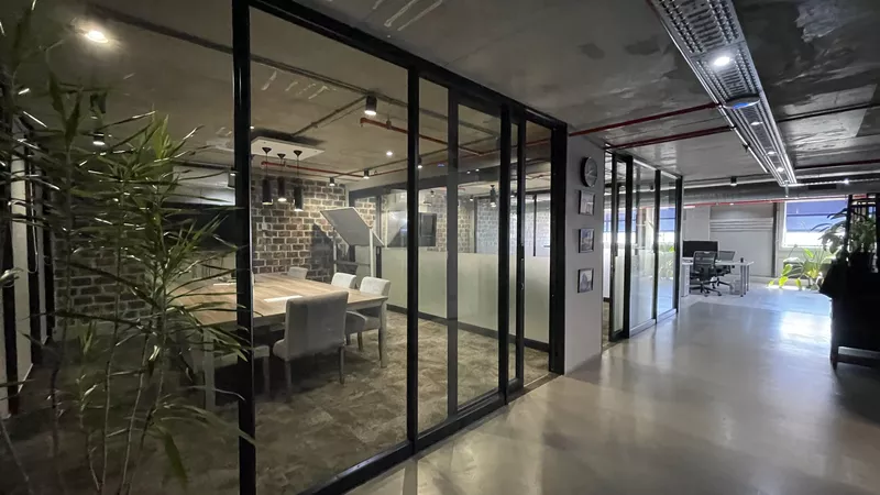 287 m² Office for sale in Woodstock, The Ironworks (photo 2)