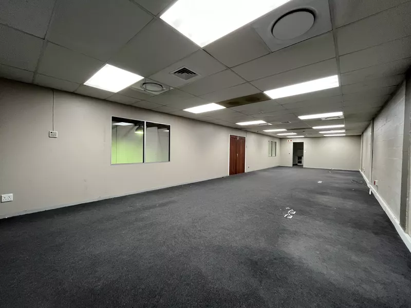 462 m² Industrial to let in Airport Industrial, Airport Business Park (photo 11)