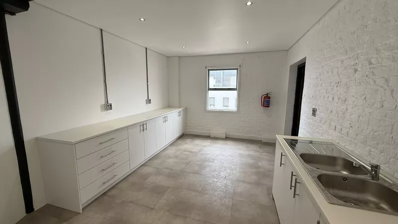 343 m² Office for sale in Foreshore, Castle Mews (photo 22)