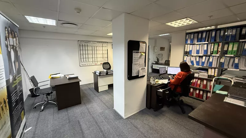 105 m² Office to let in Claremont, Montclare Place (photo 13)