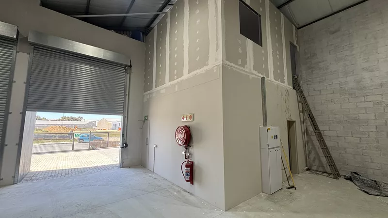 302 m² Industrial to let in Fisantekraal, 13 Evolution Crescent - Mini Industrial Units (photo 6)