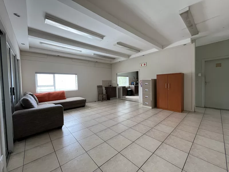 1 300 m² Industrial to let in Parow Industrial, 30 Junction Road (photo 13)