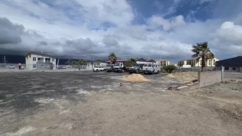 11 000 m² Vacant land to let in Strand, Broadway Business Park, 24 Helios Avenue (Yard + Optional Offices) (photo 17)